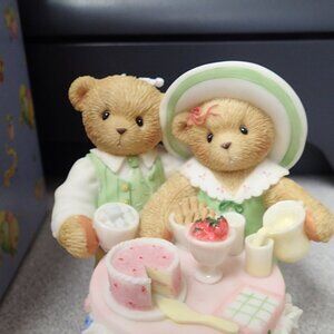 Cherished Teddies Hilary and Kurtis 2004 Membears Only Figurine